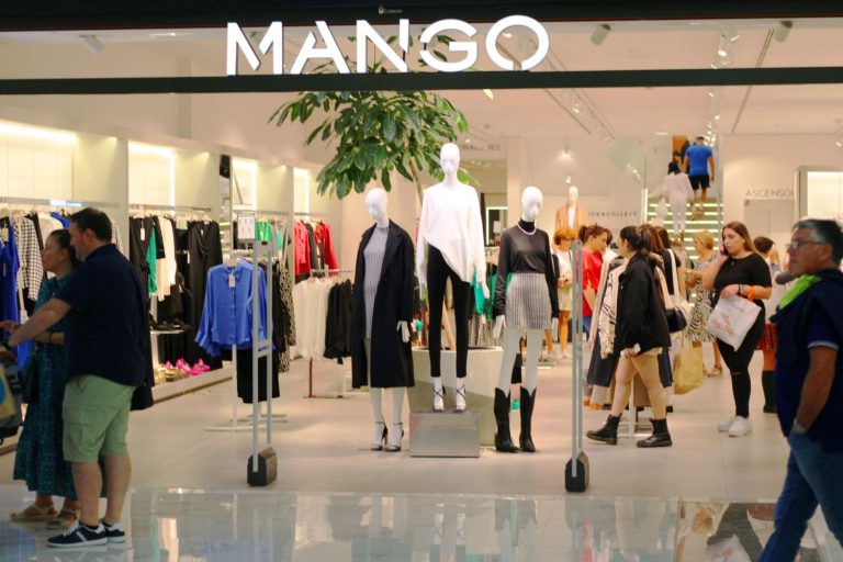 Mango tiene 6 prendas denim irresistibles para el entretiempo