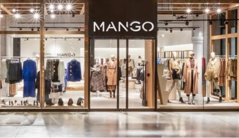 Mango vende más baratas las zapatillas rollo New Balance que llevan influencers como María Fernández Rubíes