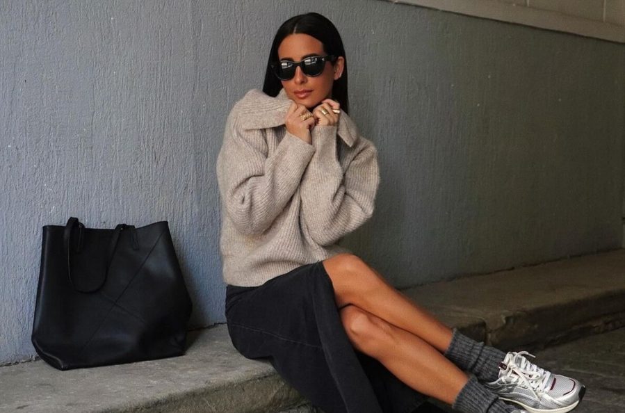 Mango vende más baratas las zapatillas rollo New Balance que llevan influencers como María Fernández Rubíes