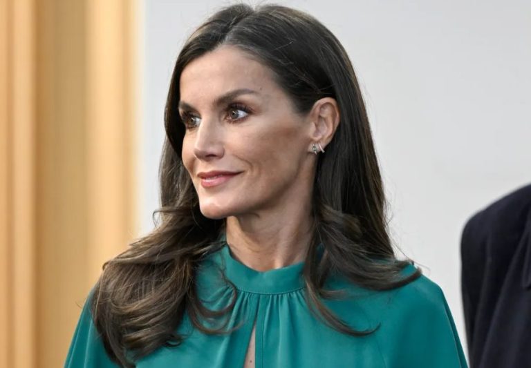 Pilar Eyre desvela cómo Letizia se salta las normas de la Casa Real