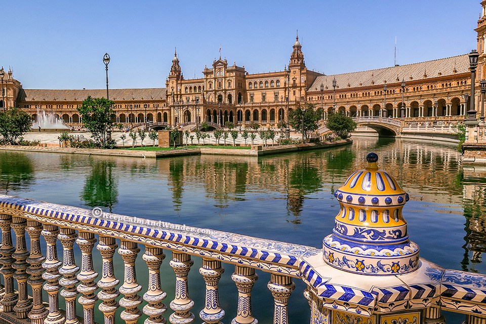 PLAZA DE ESPAÑA EN SEVILLA: UN PASEO POR LA HISTORIA