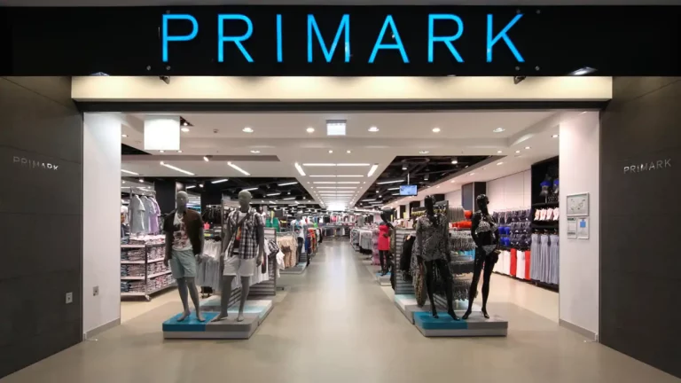 ¡Como si llevaras deportivas! Los botines Chelsea de Primark número 1 en comodidad 