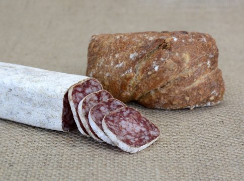 Qué sabes del fuet ¿Es bueno que te comas la piel blanca del fuet?