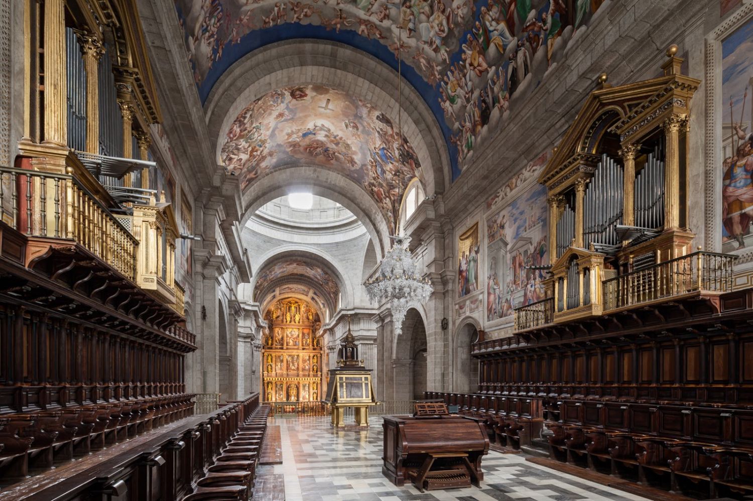 El lugar que guarda secretos oscuros a menos de una hora del centro de Madrid: 9 curiosidades que saber de San Lorenzo de El Escorial