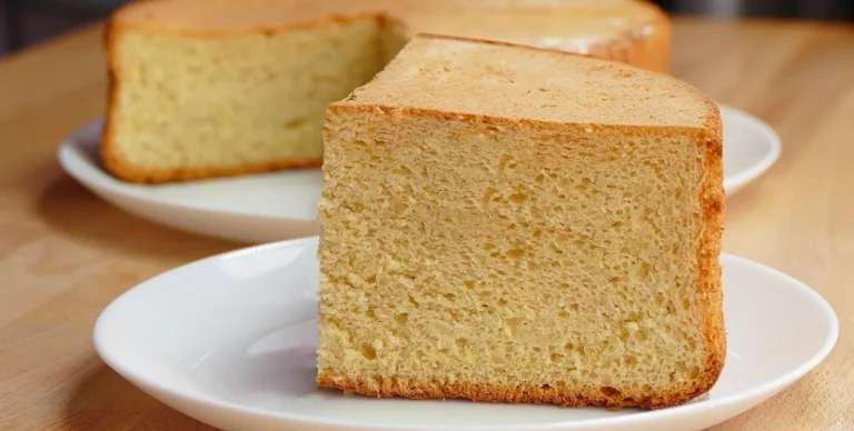 Te contamos cómo hacer un bizcocho de nata esponjoso como una nube con esta receta fácil y rápida de Thermomix