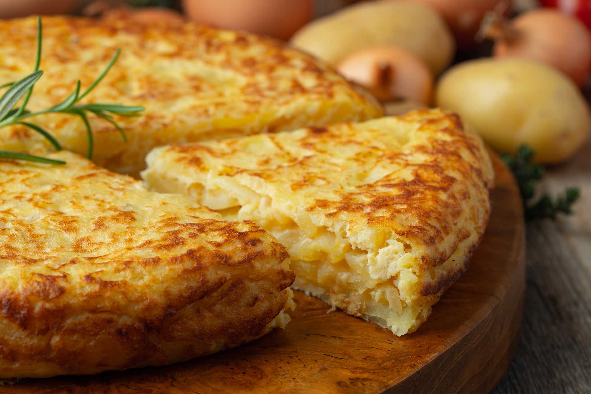 Tortilla de patatas: la receta más popular para hacer Thermomix 2 CONSEJOS Y TRUCOS PARA UNA TORTILLA INSUPERABLE