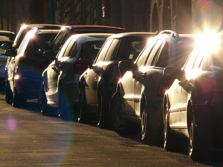 Aparcar coches grandes: los ayuntamientos ya pueden cobrar más según sus dimensiones