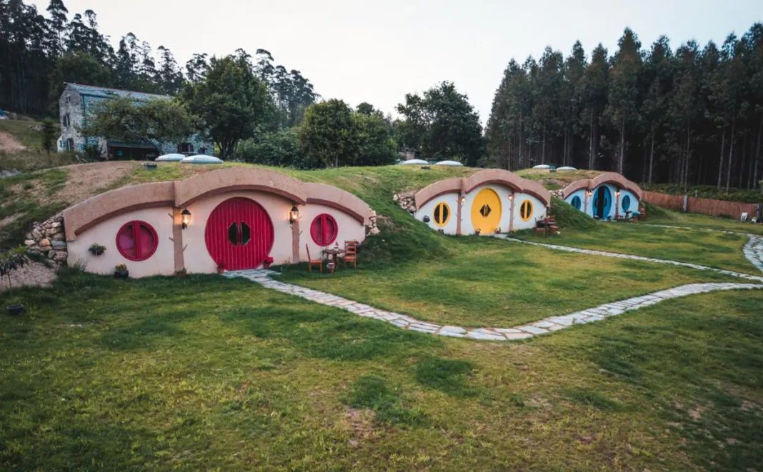 Una experiencia única: alojamiento en la Cueva de la Sirena y Otros Agujeros de Hobbit