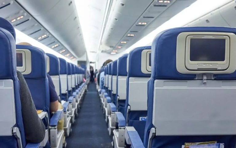 Usa este truco para viajar en los mejores asientos de avión sin pagar más