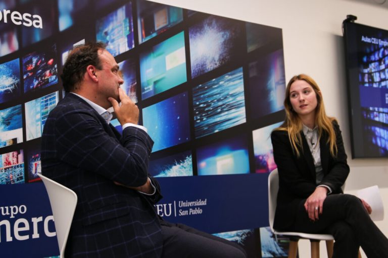 La Facultad de Humanidades y Comunicación inaugura el Aula CEU-Empresa «Merca2» con la visita del economista José Carlos Díez  