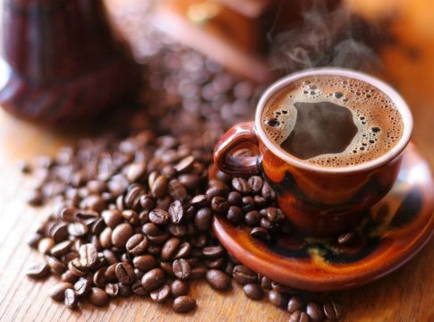 ¿Es bueno tomar café en ayunas? Estos son sus efectos