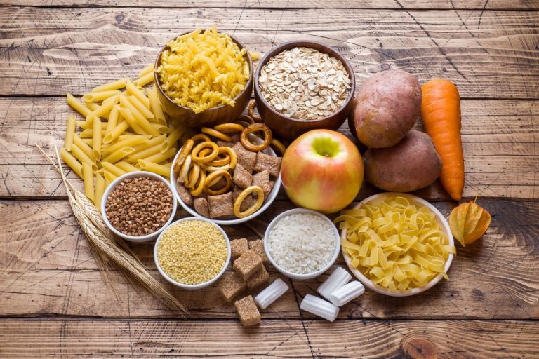 El microbiólogo de Stanford que defiende los carbohidratos buenos para tu microbiota (y no son los que piensas)