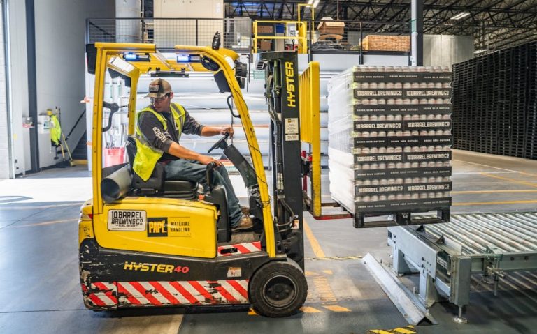 ¿Es necesario tener carnet de conducir para ser carretillero?