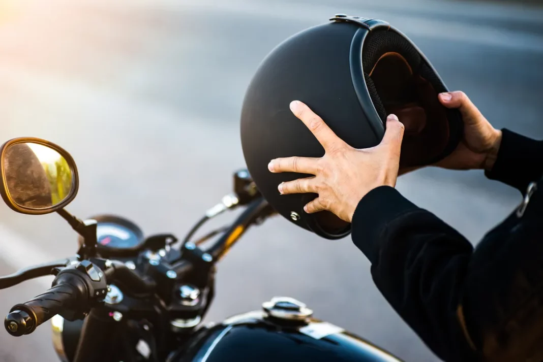 La DGT se pone seria: el airbag será obligatorio para motoristas a partir de 2026