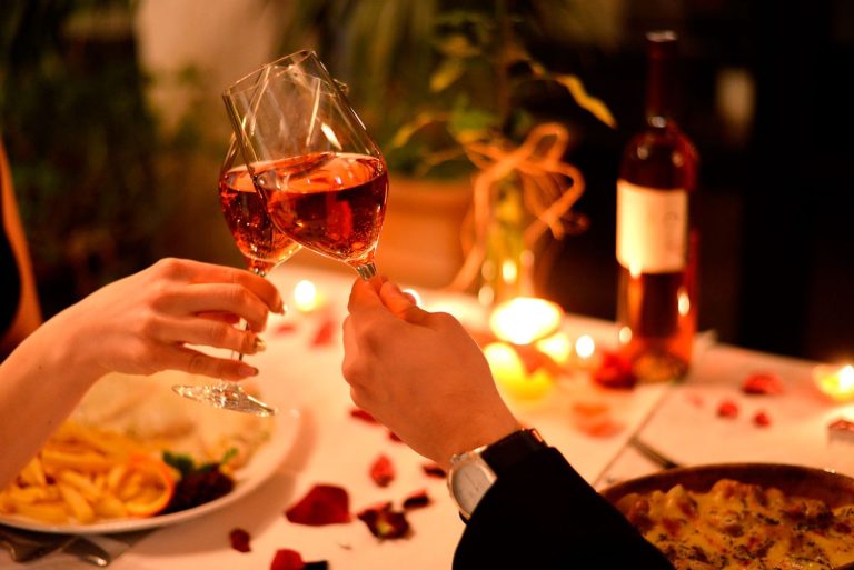 Tiktoker revela el país en donde sí o sí encontrarás pareja