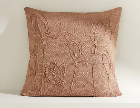 Alfombras, fundas de sofá y más: El Corte Inglés nos pone en bandeja estos accesorios para dar un nuevo aire al salón 6 cojin