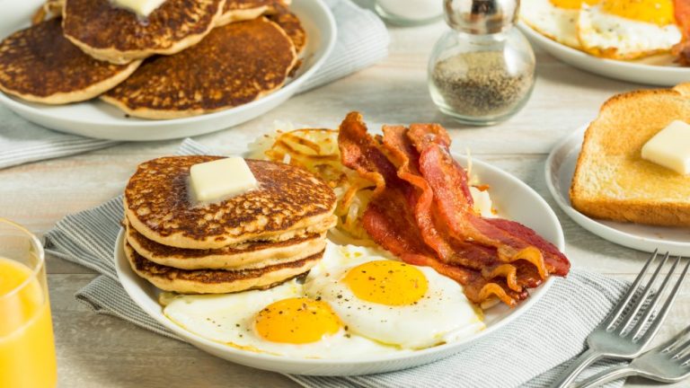 Cómo hacer el desayuno americano tradicional más delicioso que probarás