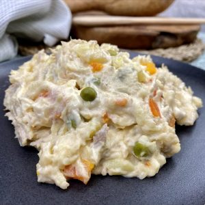 El truco de los chefs para la ensaladilla rusa perfecta: sin cebolla, dos yemas y atún