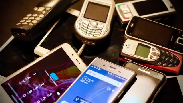 ¿Cuál fue el móvil más vendido? (dineral)