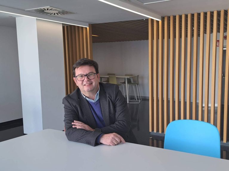 Julio Alard Josemaría escribe al amor y a la amistad incondicional en ‘El susurro del alacrán’