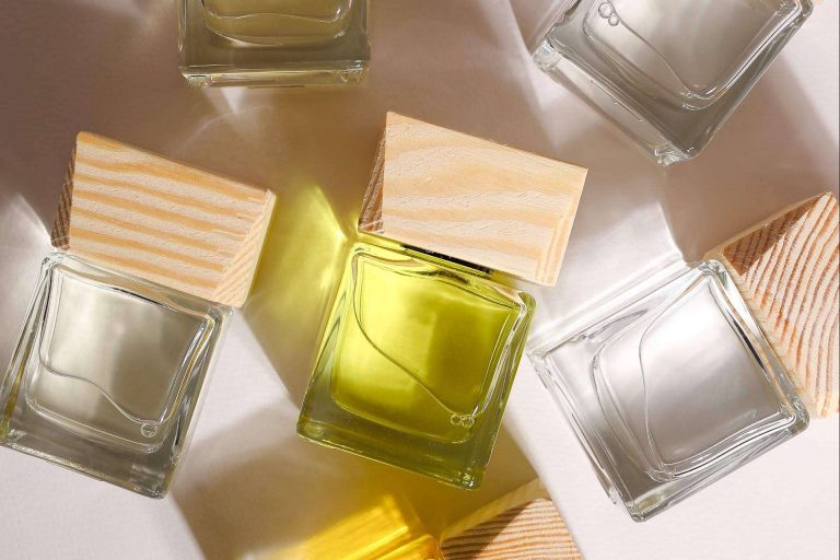 Una empresa dedicada a crear y desarrollar productos cosméticos es Mixer & Pack