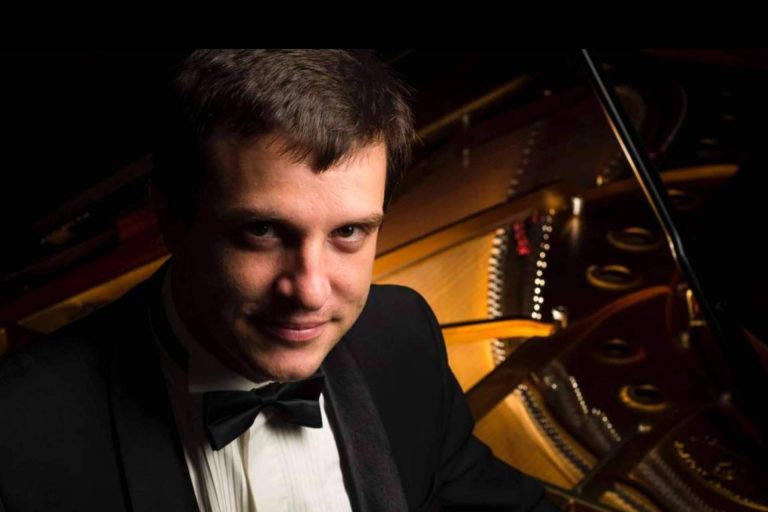 El pianista Fedor Veselov y su experiencia como pianista con ACOUHYB