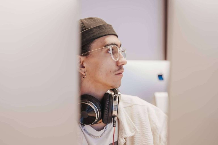 Eumes ofrece un diploma para estudiar producción musical