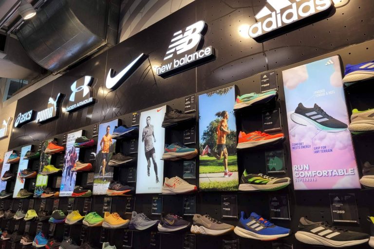 1Best Outlet se une al deporte con el montaje de tiendas multimarca