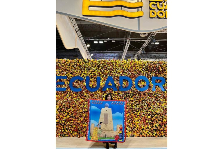 Pañuelo diseñado por la firma Gifinas de Ecuador para Fitur