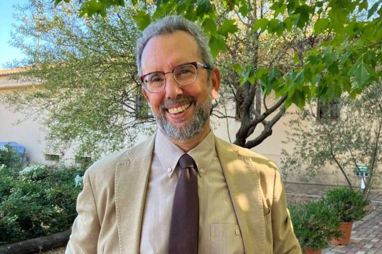 José Luis Palacios desentraña la dominancia del socialismo en el pensamiento contemporáneo