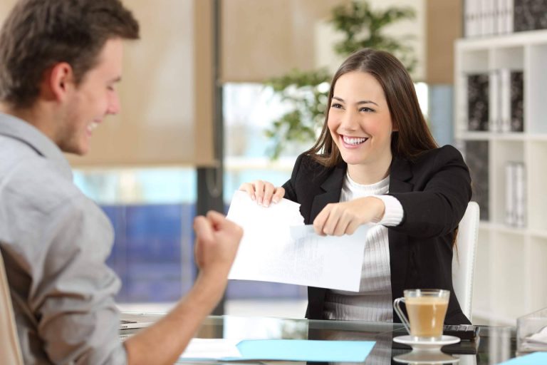 Un juez perdona 55.000 € a una madre de familia en Santa Cruz de Tenerife con 3 hijos a su cargo