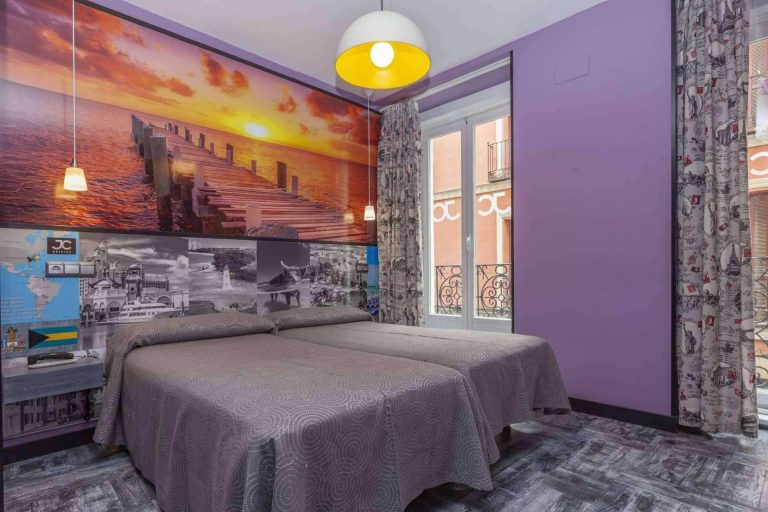 Así ha sido '¡A la cama con JC!', la campaña que tomó Gran Vía para presentar JC Madrid Río, la nueva propuesta de JC