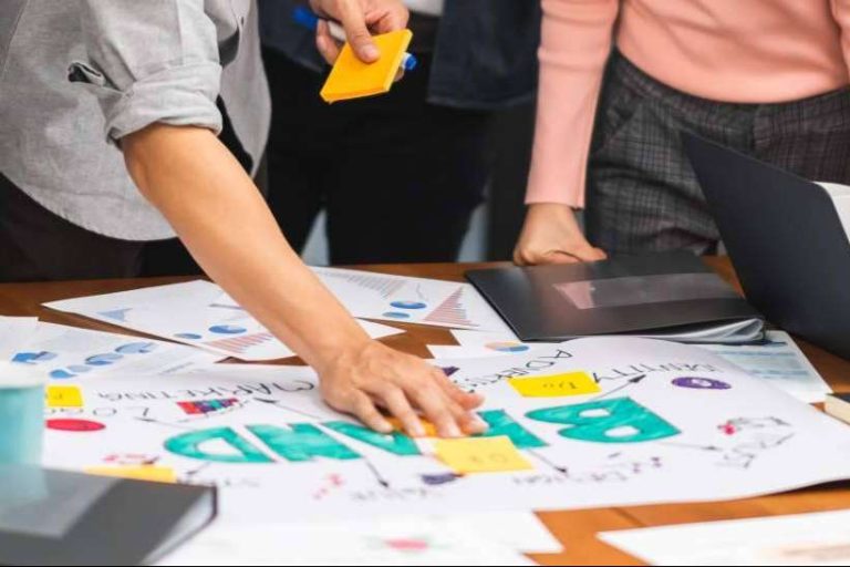 Khumbu ofrece servicios de branding y newsletter