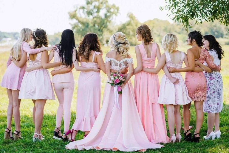 Ainhoa Salcedo reinventa con su firma La Couture los vestidos de novia y de invitada de boda