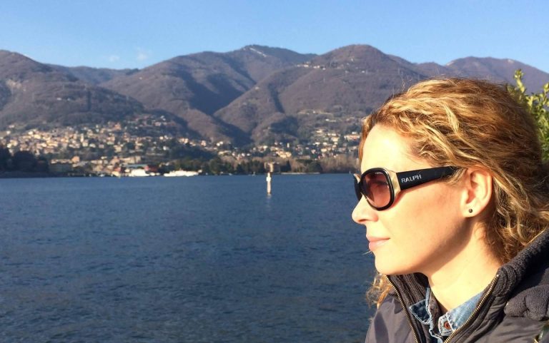 Carmen Morillo invita al lector al viaje de una mujer que debe empezar de cero en ‘Los colores de la espera’