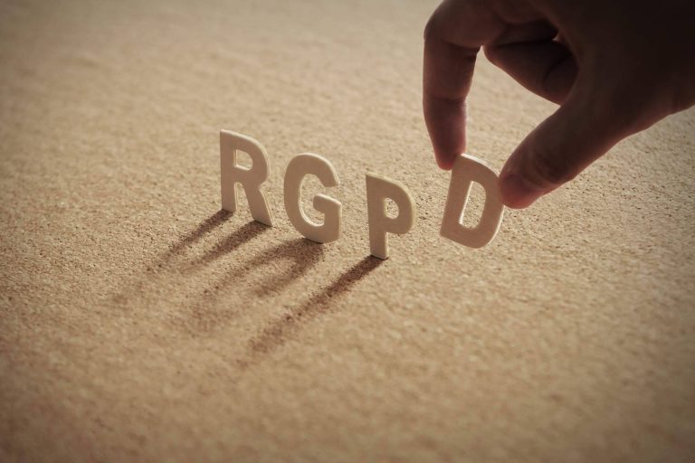 ¿La Ley de Protección de Datos se limita solo a una página web?, por Adaptanor