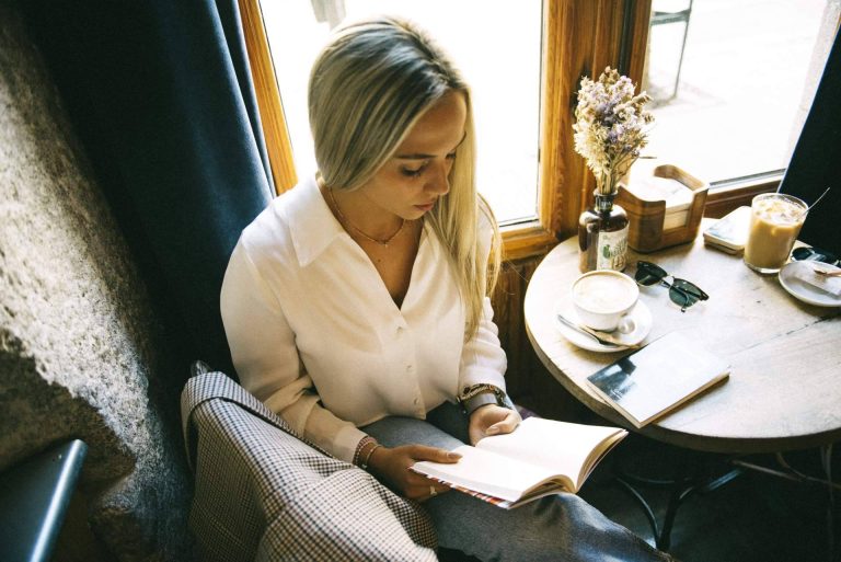 Sara Bolarín Pontes desnuda su alma en ‘Mensaje enviado’ para dar voz a sus miedos y acompañar al lector en la vida