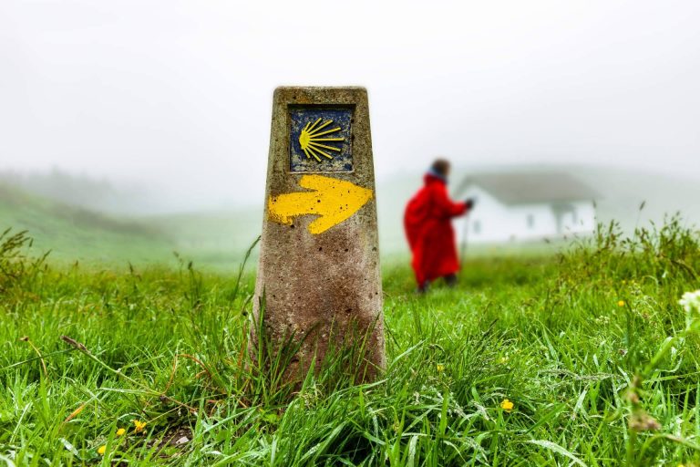 Razones para hacer el Camino de Santiago; un viaje cultural o religioso