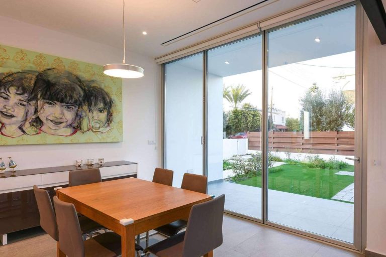 Airclos se especializa en la fabricación de puertas plegables minimalistas