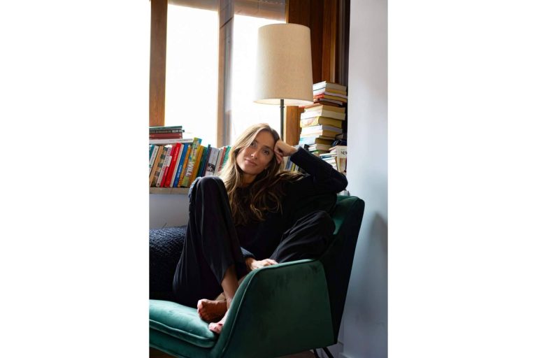 Cristina Del Castillo invita al lector a sacar y examinar con lupa lo cotidiano, con su obra 'Papá, ya sé escribir'