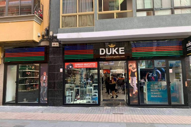 Distintos flashes de estudio disponibles en Duke Fotografía