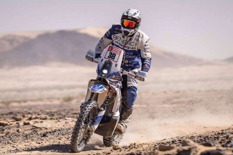 Prendas para moto personalizadas, de la mano de ADHESIVOSEMBARRADOS