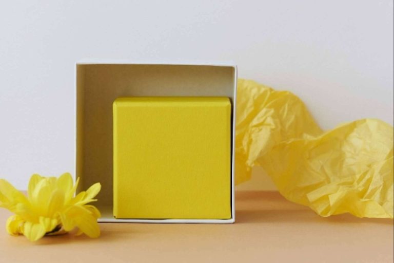 La caja amarilla de los planes, la nueva forma de redescubrir Madrid perfecta para este San Valentín