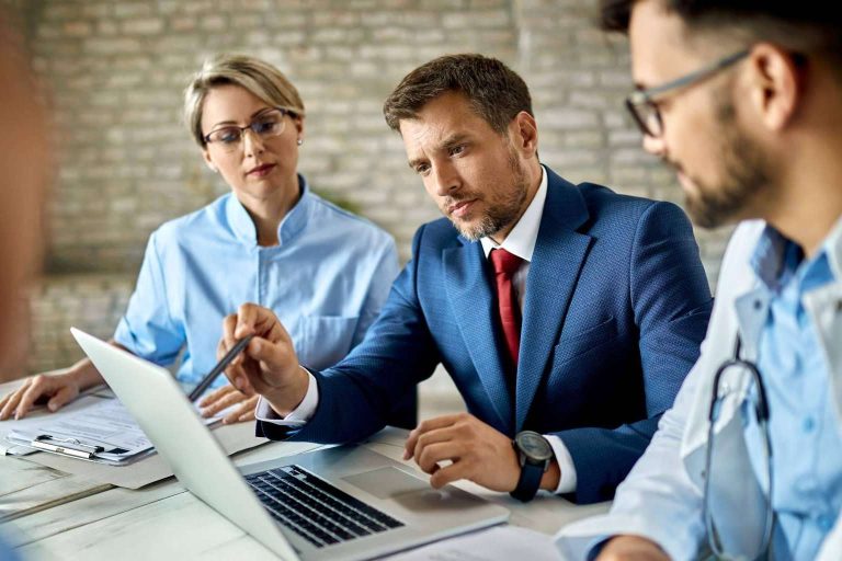 Las mujeres no se vinculan a puestos directivos en España, ¿por qué?