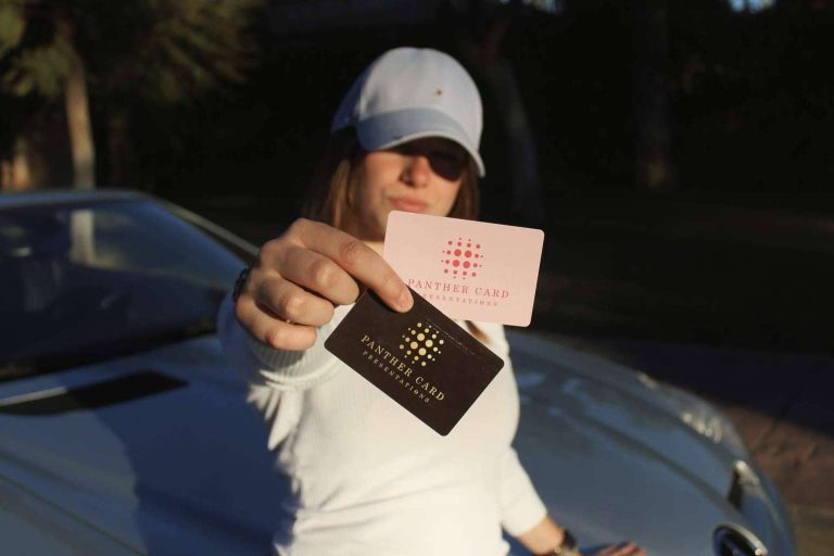 Anais Gómez, la emprendedora malagueña de 20 años fundadora del proyecto de tarjetas de presentación digital Panther Card