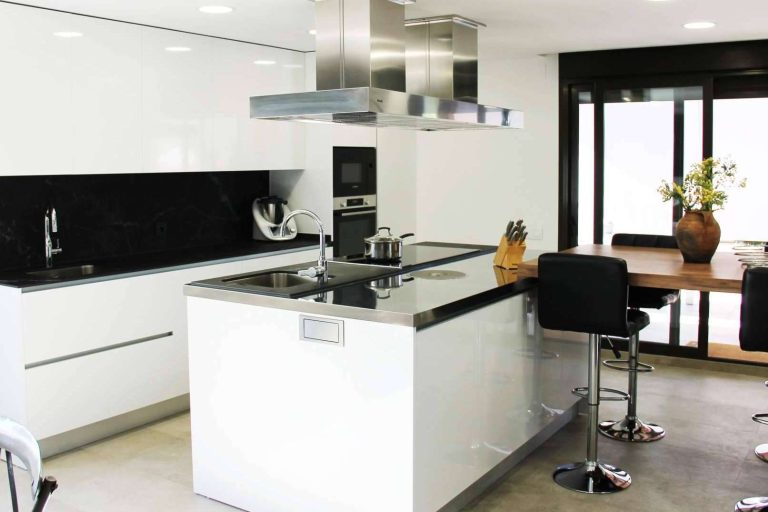 Los elementos imprescindibles en las cocinas elegantes, por Davinia