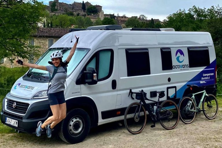 La experiencia única de ciclismo y viaje en camper con Activans en Girona