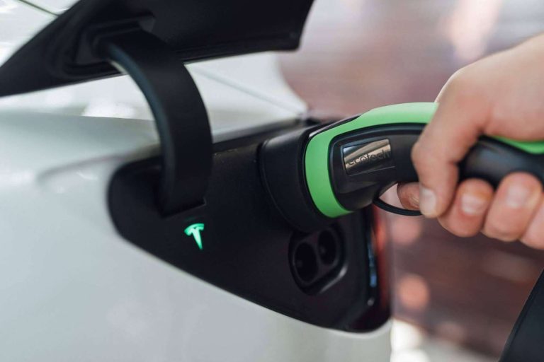 Puntos de recarga para coches eléctricos, con Ecotech