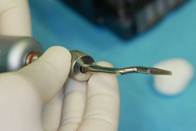 Clínica Biorigenera, especialistas en recuperar la sonrisa y la salud bucodental con implantes dentales cerámicos