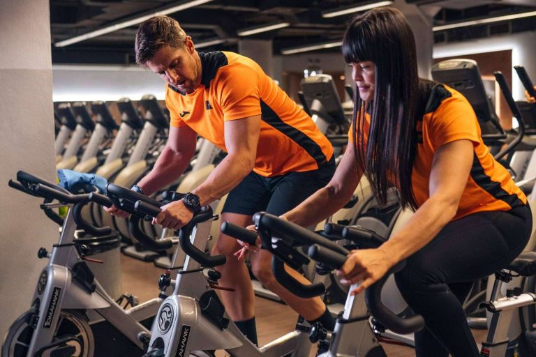 La extensa parrilla de actividades dirigidas disponibles en VivaGym